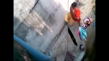 indian aunty remove saree and bath