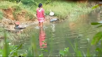 aunty mallu bathing