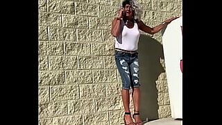 carmella bing looks for a place to pee in public