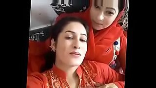 pakistan girls showing on the webcam