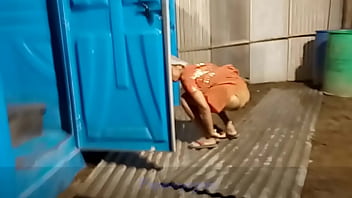 japanese woman pissing