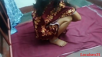 bhabhi changing saree unaware of cam