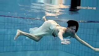 pool mom xxx video with boy