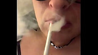mother daughter smoking cigarettes engliah2