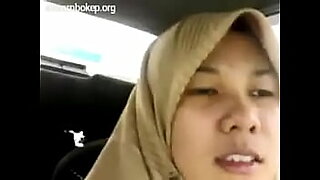 student ua awek tudung merah romen dalam kereta full