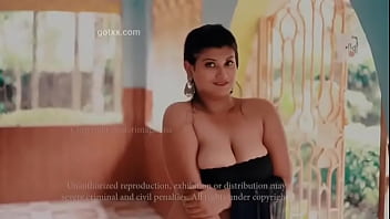 indian aunty wearing bra
