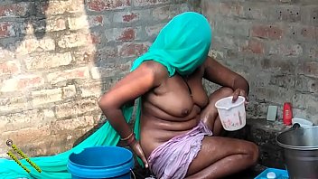 indian outdoor bath nude