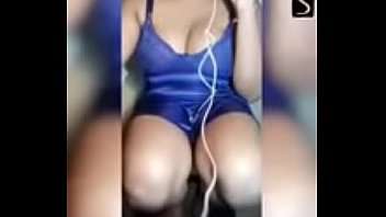 aunty cleavage in bus