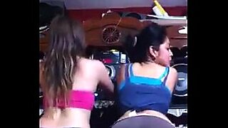 colombiana virgen teniendo sexo por primera vez por el culo