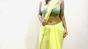 marathi bhabhi changing saree